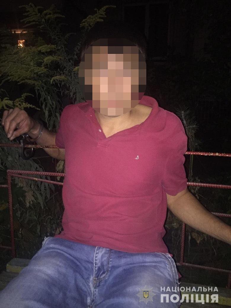 У Києві на вулиці Івашкевича чоловік задушив рідного брата ременем від швейної машинки, поки той спав